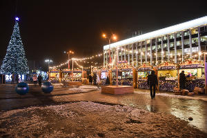 Рождественская ярмарка на Главной городской площади Краснодара © Фото Елены Синеок, Юга.ру