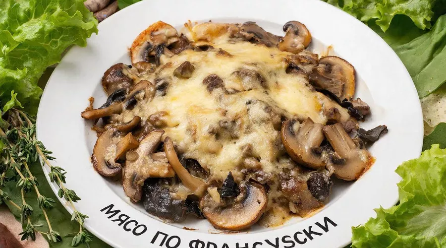 мясо по-французски с грибами и сыром  &copy;&nbsp;Татьяна Соколова