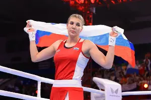 Анастасия Демурчян празднует победу в чемпионате мира по боксу 2023 года &copy;&nbsp;Скриншот фото в телеграм-канале Федерации бокса России, T.me/RussianBoxers