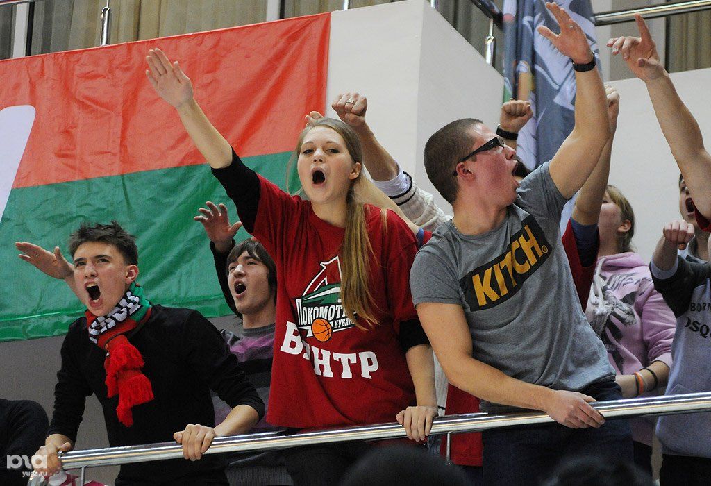 футбольные фанаты англия субкультура. плакаты болельщиков локомотив кубань баскетбол. фанатские фотографии. спортивные болельщики. футбольные хулиганы англии 80-х.