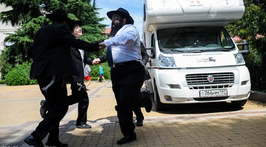 Мицва танка - мобильная синагога на колесах в Сочи &copy;&nbsp;Нина Зотина, ЮГА.ру