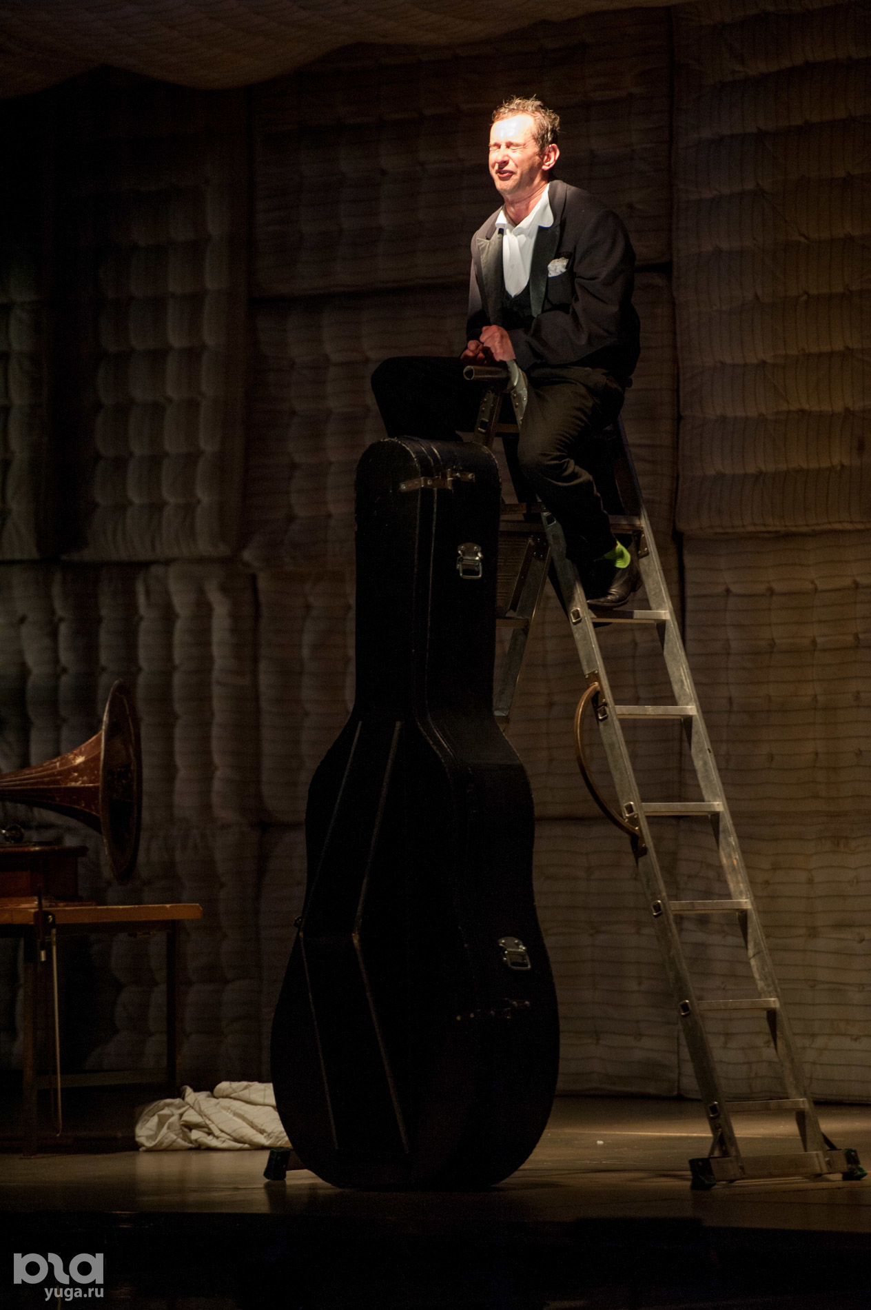 фестиваль моноспектаклей монокль лого. барышников спектакль. лучшие моноспектакли. шаблон моноспектакля. евгений гришковец шепот сердца.