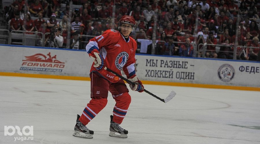 Владимир Путин принял участие в гала-матче Ночной хоккейной лиги в Сочи © Нина Зотина, ЮГА.ру