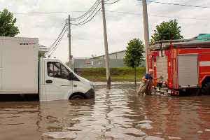 Последствия ливня на улице Московской &copy;&nbsp;Фото Дмитрия Пославского, Юга.ру