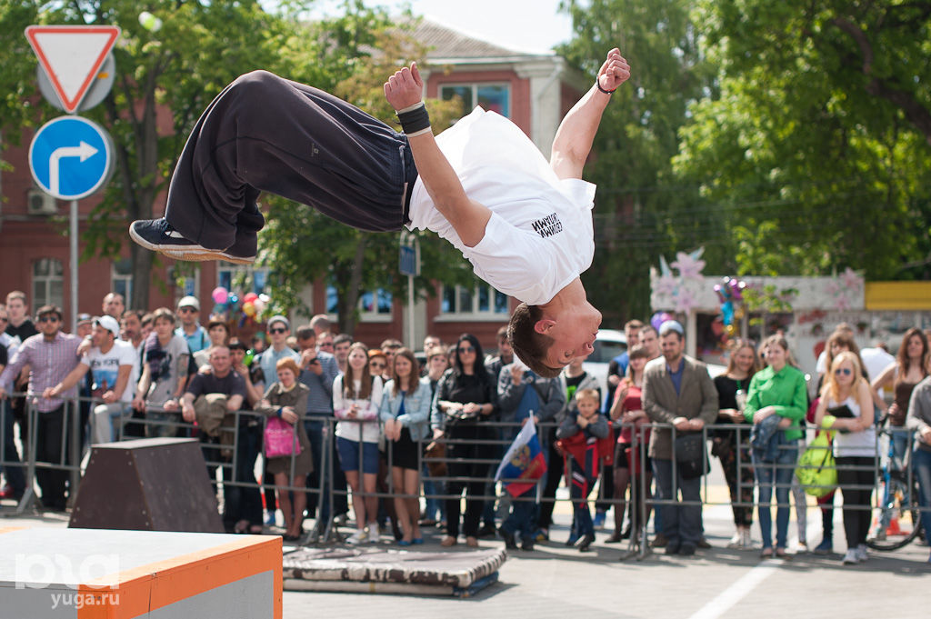 паркур парк. паркур краснодар. паркур парк в краснодаре. школьник паркур. боровское шоссе flyzone паркур.