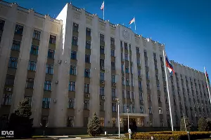 Здание администрации Краснодарского края  &copy;&nbsp;Елена Синеок, ЮГА.ру