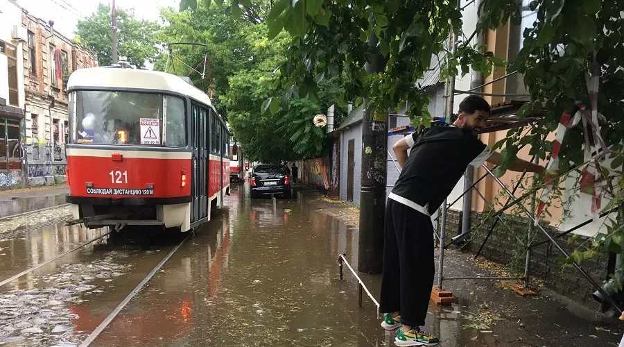 Улица Горького в Краснодаре после дождя 8 июля 2023 г. &copy;&nbsp;Фото Антона Быкова, Юга.ру