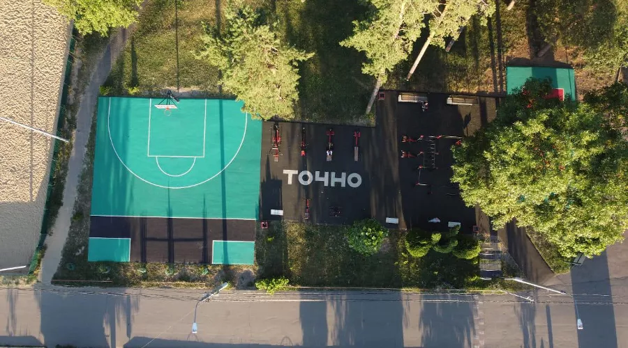 Обновленная спортплощадка в «Солнечном острове» &copy;&nbsp;Фото Сергея Журавлева, предоставлено пресс-службой ГК ТОЧНО