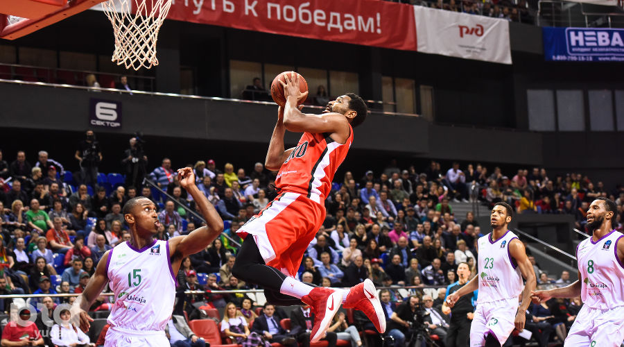 ПБК «Локомотив-Кубань» проиграл «Уникахе» в первом матче 1/2 финала Еврокубка в Краснодаре © Фото Елены Синеок, Юга.ру
