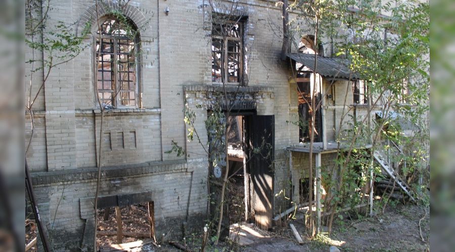 Сгоревшее здание на улице Гимназической, 72 в Краснодаре © Фото пресс-службы администрации Краснодара