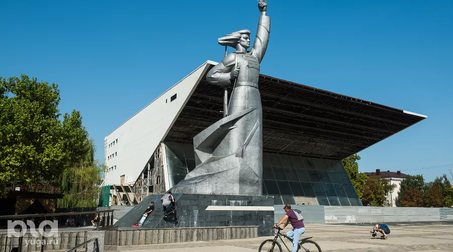 Кинотеатр «Аврора» в Краснодаре &copy;&nbsp;Фото Елены Синеок, Юга.ру