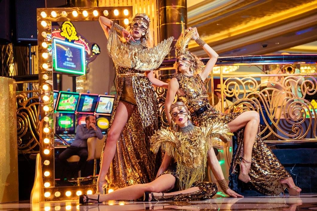 Новогодняя ночь в кафе сочи. Брунелло красная поляна ресторан брунелло. Ресторан paulaner новогодняя ночь москва. Новогодняя ночь в кафе сочи. Новогодняя ночь в кафе сочи.