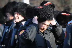 В Краснодаре состоялся смотр казаков, которые будут нести патрульную службу в Сочи во время Олимпиады &copy;&nbsp;Елена Синеок, ЮГА.ру