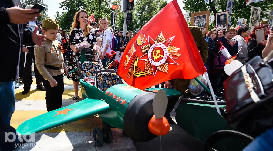 Акция «Бессмертный полк» в Краснодаре &copy;&nbsp;Фото Елены Синеок, Юга.ру
