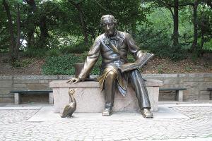 Статуя в Центральном парке в Нью-Йорке, посвящённая памяти Андерсена и его произведению «Гадкий утенок» &copy;&nbsp;Фото Dismas