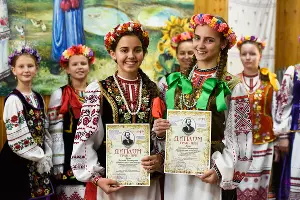 Дуэт Екатерина Лесовая и Анастасия Шапочкина. В сентябре 2016 года девушки завоевали Гран-при III Международного фестиваля-конкурса народной песни им. Концевича. Класс преподавателя заслуженного работника Кубани Т. Л. Здебской, концертмейстер А. А. Ж &copy;&nbsp;Елена Синеок, Юга.ру