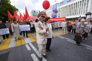 Первомайское шествие коммунистов в Краснодаре  © Елена Синеок, ЮГА.ру