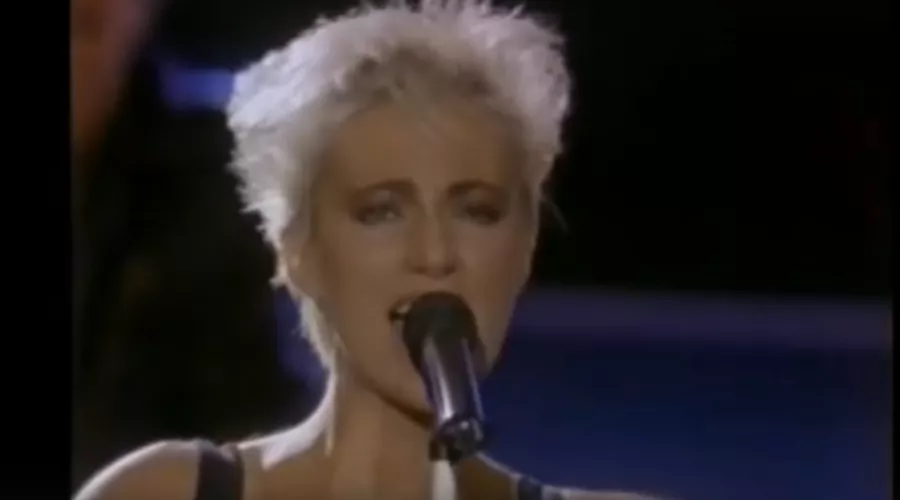 Кадр из клипа на песню Listen to Your Heart &copy;&nbsp;Скриншот видео с Rutube-канала &laquo;Восьмидесятые&raquo;