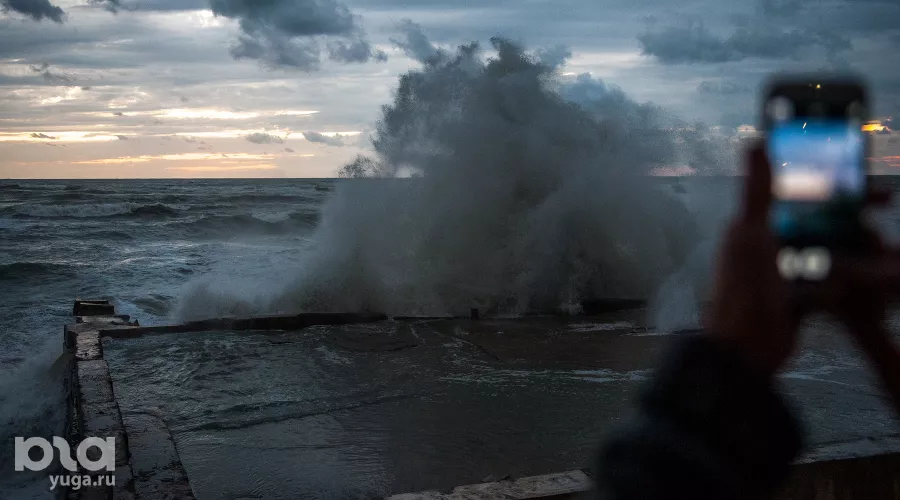 Шторм в Сочи &copy;&nbsp;Фото Нины Зотиной, Юга.ру