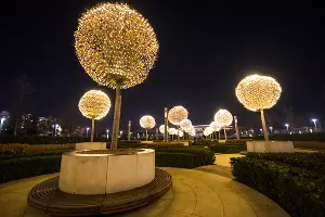 Парк «Краснодар»  с новогодней подсветкой &copy;&nbsp;Фото Елены Синеок, Юга.ру