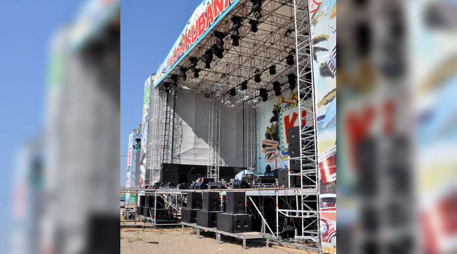 Подготовка к фестивалю Kubana-2011 © Елена Синеок. ЮГА.ру