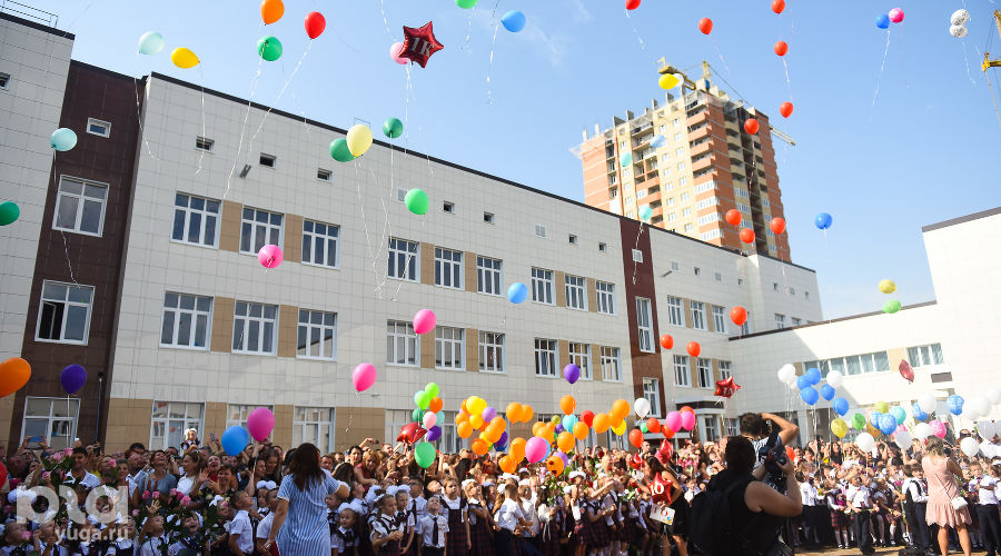 Линейка 1 сентября в филиале школы №66 © Фото Елены Синеок, Юга.ру