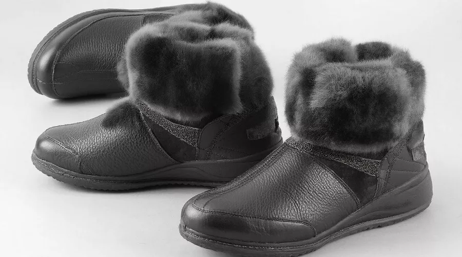 сапоги &copy;&nbsp;Изображение сгенерировано нейросетью Gigachat