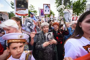 Акция "Бессмертный полк" в Краснодаре &copy;&nbsp;Елена Синеок, ЮГА.ру