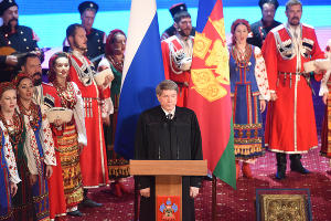 Александр Чернов (в центре). Инаугурация губернатора Кубани Вениамина Кондратьева © Елена Синеок, ЮГА.ру