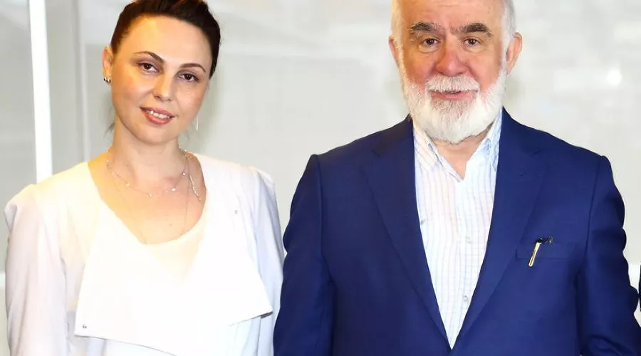 Сусанна Макерова и ректор Стамбульского университета коммерции Назым Экрен &copy;&nbsp;Фото предоставлено Сусанной Макеровой