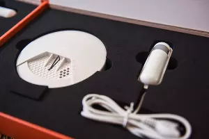 Датчик дыма в коробке &copy;&nbsp;Фото Елены Синеок, Юга.ру