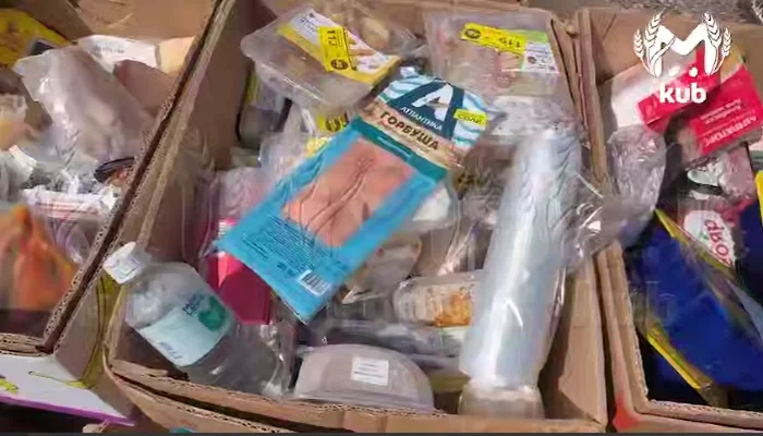 Жители Краснодара пожаловались, что в центре города на блошином рынке продают просроченные продукты