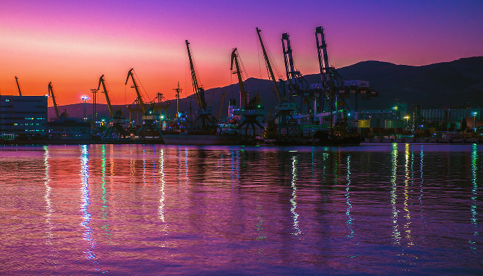 Хамса, вино, пляж, цемент