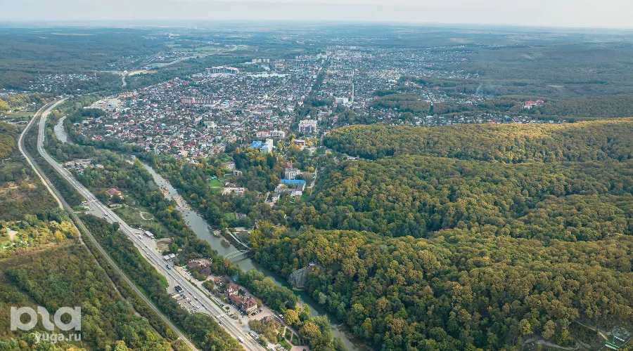Вид на скалу Петушок в Горячем Ключе &copy;&nbsp;Фото Евгения Таранжина, Юга.ру