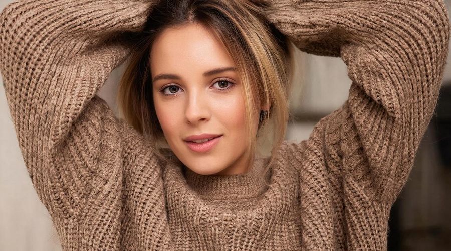 свитер &copy;&nbsp;Изображение сгенерировано нейросетью Gigachat