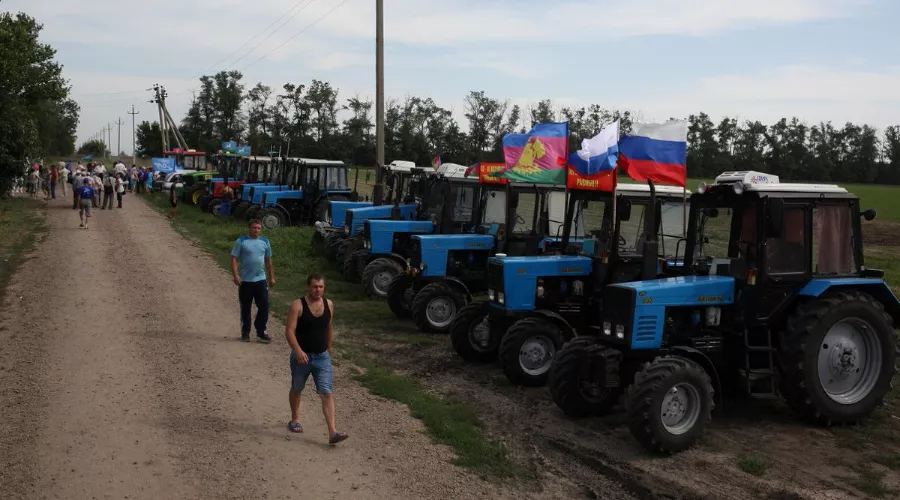 Тракторный марш кубанских фермеров &copy;&nbsp;Фото: Анна Артемьева / "Новая газета"