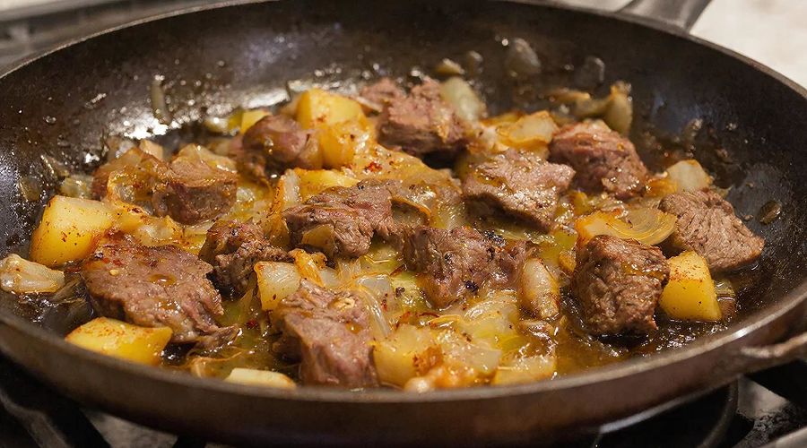 ужин &copy;&nbsp;Изображение сгенерировано нейросетью Gigachat