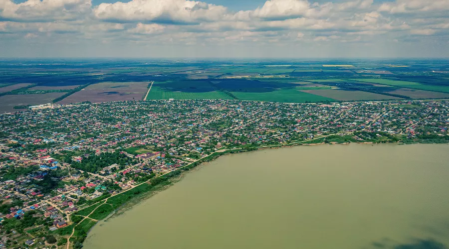 Старокорсунская дугой огибает один из заливов Краснодарского водохранилища &copy;&nbsp;Фото Антона Быкова, Юга.ру