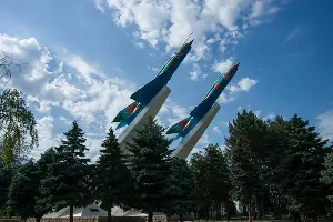 Памятник защитникам кубанского неба в годы Великой Отечественной войны на улице Тургенева &copy;&nbsp;Фото Евгения Мельченко, Юга.ру