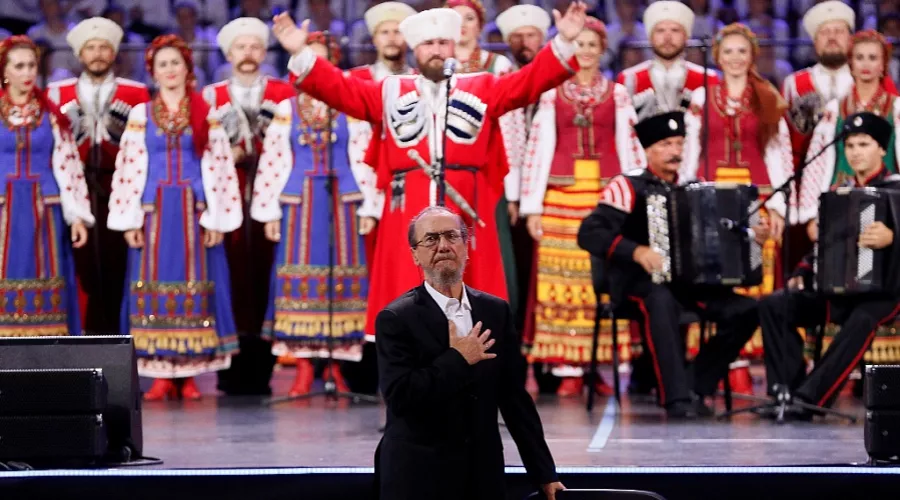 Виктор Захарченко на концерте Кубанского казачьего хора &copy;&nbsp;Фото пресс-службы администрации Краснодарского края