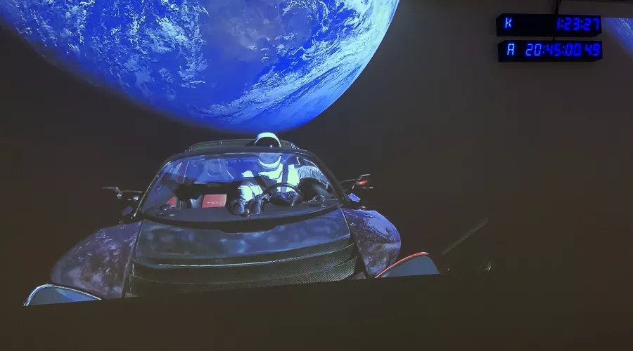 Илон Маск отправил в космос ракету Falcon Heavy со своим электрокаром Tesla &copy;&nbsp;Фото из аккаунта twitter.com/elonmusk