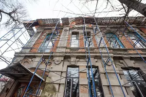 Коммунаров, 18. Дом присяжного поверенного В.В. Сербина, 1910 год &copy;&nbsp;Фото Елены Синеок, Юга.ру