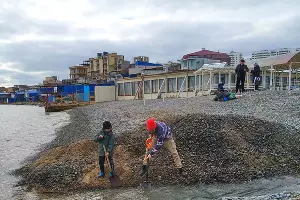 В расчистке прорана участвуют даже дети &copy;&nbsp;Фото Екатерины Сербиной