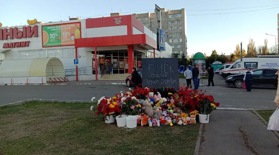 Цветы на месте трагедии в Ейске &copy;&nbsp;Яра Гуляева Юга.ру