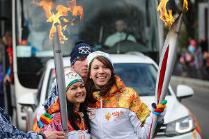Эстафета Олимпийского Огня в Адлере © Никита Быков, ЮГА.ру