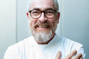 Алекс Атала, владелец и шеф-повар ресторана D.O.M. в Сан-Паоло, Бразилия, телеведущий, основатель института At?, автор книг © Фото предоставлено организаторами гастрономического фестиваля IKRA