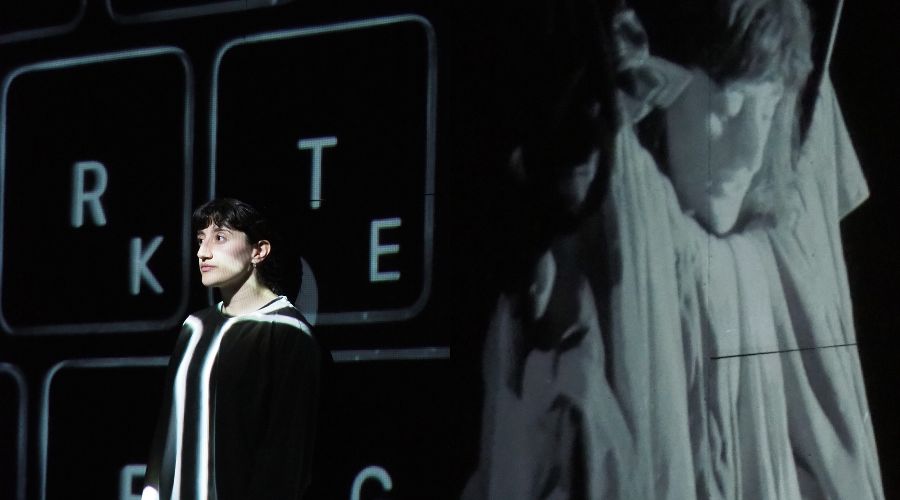 Спектакль «Руки женщин моей семьи были не для письма» © Фото Николетты Гридиной