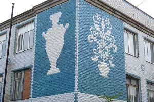 Мозаика на здании завода &laquo;Чайка&raquo; &copy;&nbsp;Фото Алексея Угольникова