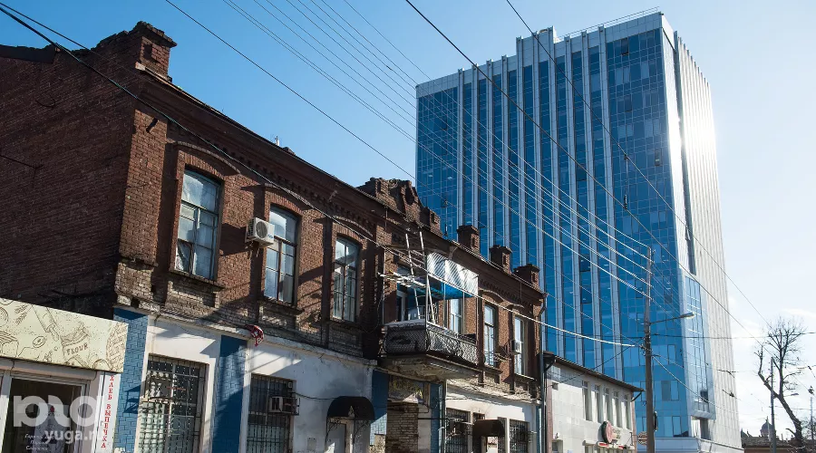 Улица Коммунаров &copy;&nbsp;Фото Елены Синеок, Юга.ру