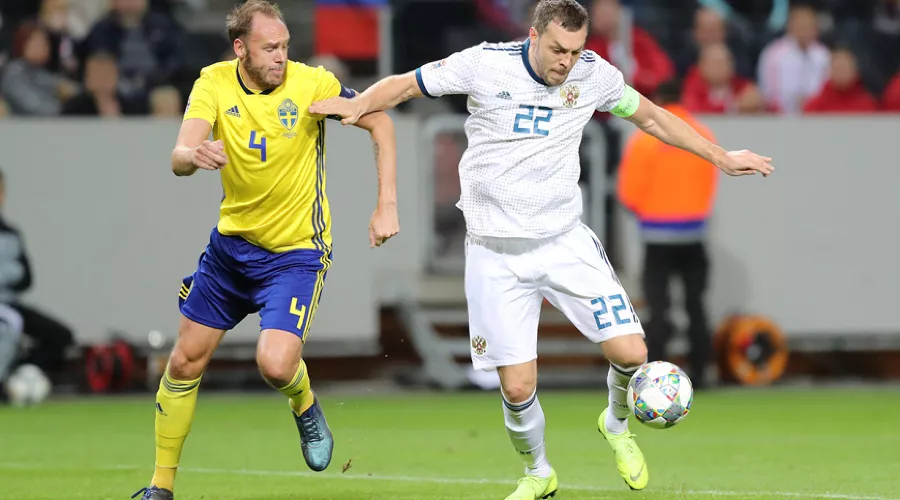 Андреас Гранквист и Артем Дзюба. Матч Лиги наций УЕФА Швеция — Россия. 20 ноября 2018, Стокгольм &copy;&nbsp;Фото пресс-службы РФС